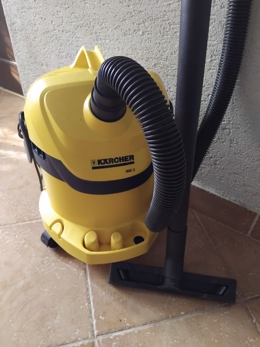 Vând aspirator karcher în stare foarte bună
