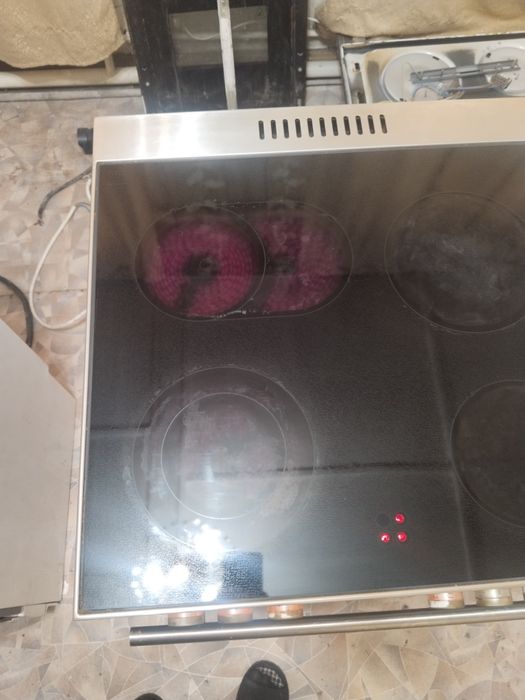 Продам стеклокерамическую плиту Kaiser