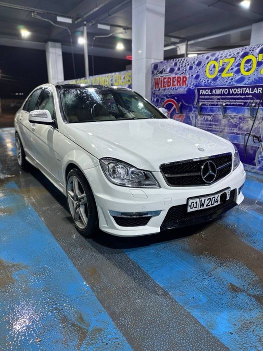 W 204 (C 200) Mercedes Benz