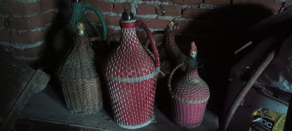 Стъклени дамаджани