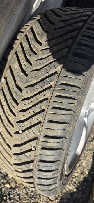 Vând jante + cauciucuri All season (iarna/ vară)!  Dimensiuni 225/45 R17 cauciucurile sunt noi !