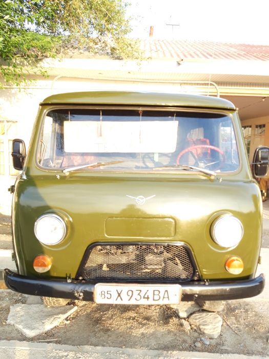 Uaz moshina sotiladi