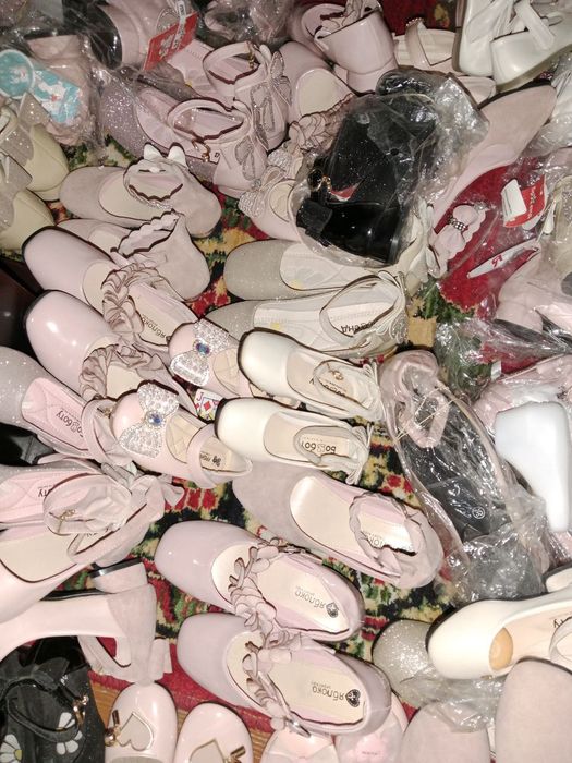 Bolalar oyoq kiyimlari skidkada