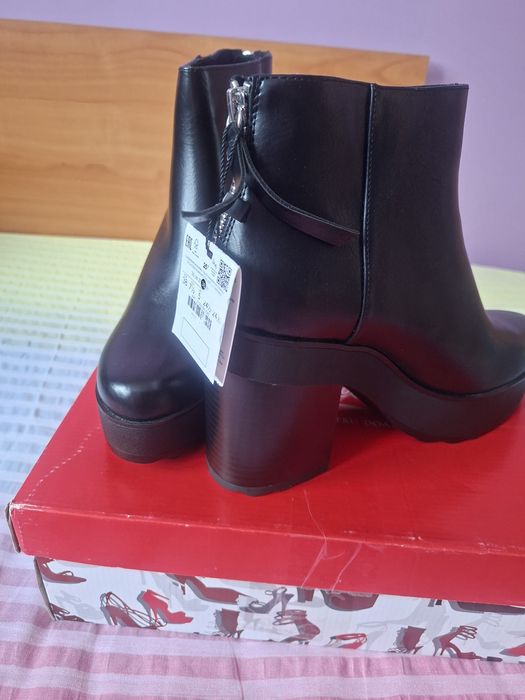 Vând Ghete Damă Bershka Piele Naturala Mărimea 38 Noi