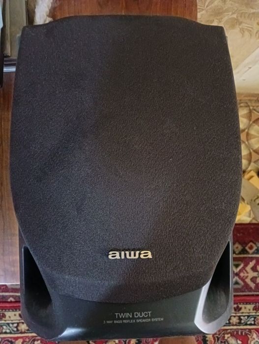 Продам две колонки AIWA.