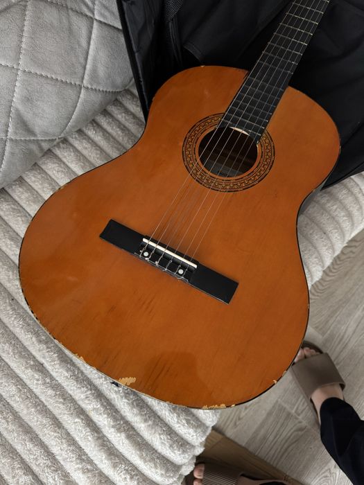 Klassika gitara sotiladi