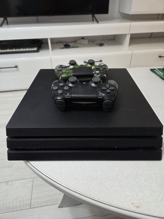 Vand PS4 pro de 1 tb in stare exceptionala