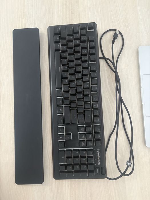 Tastatura gaming SteelSeries Apex 3, Iluminare RGB, IP32 water resistant, Layout US, Negru