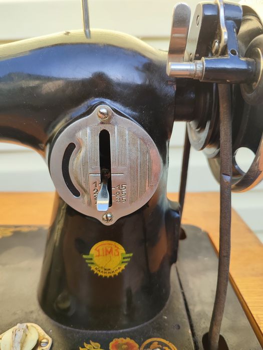 Продам швейную машину.