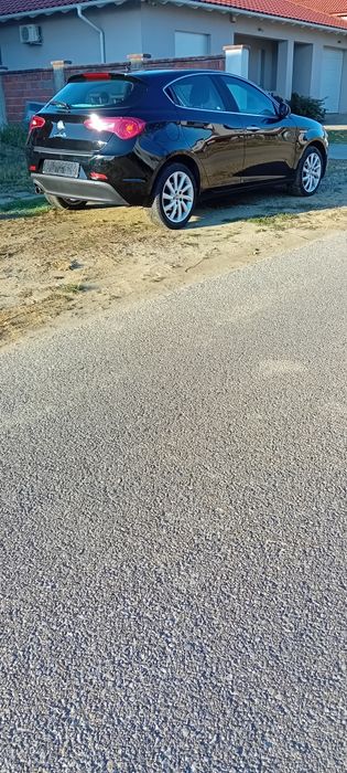 Vând  Alfa Romeo Giulita  an 2011 euro 5