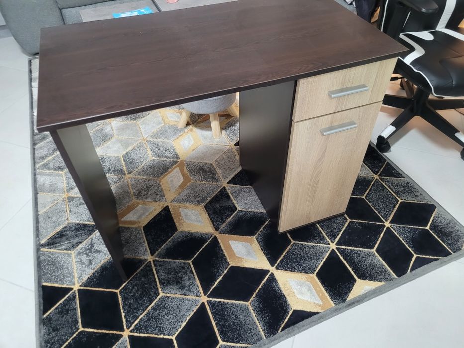 Бюро с чекмеджета