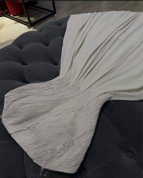 Вечернее платье молочный цвет