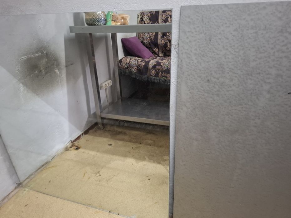 Зеркало  без рамки