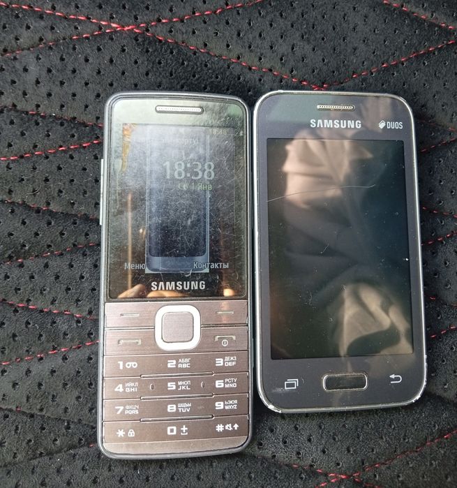Два телефона марки Samsung