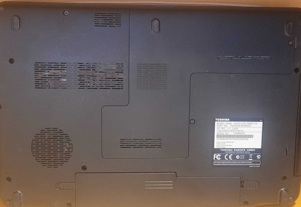 Laptop Toshiba Satellite C660D-10L - defect / pentru piese