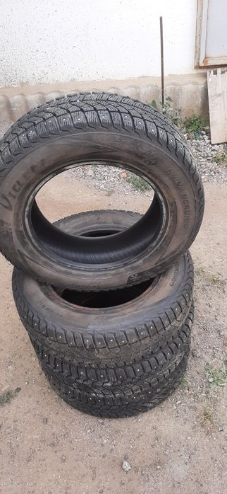 Продам шины на легковую машину.