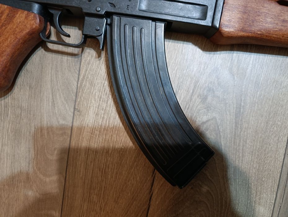Продавам реплика на АК-47