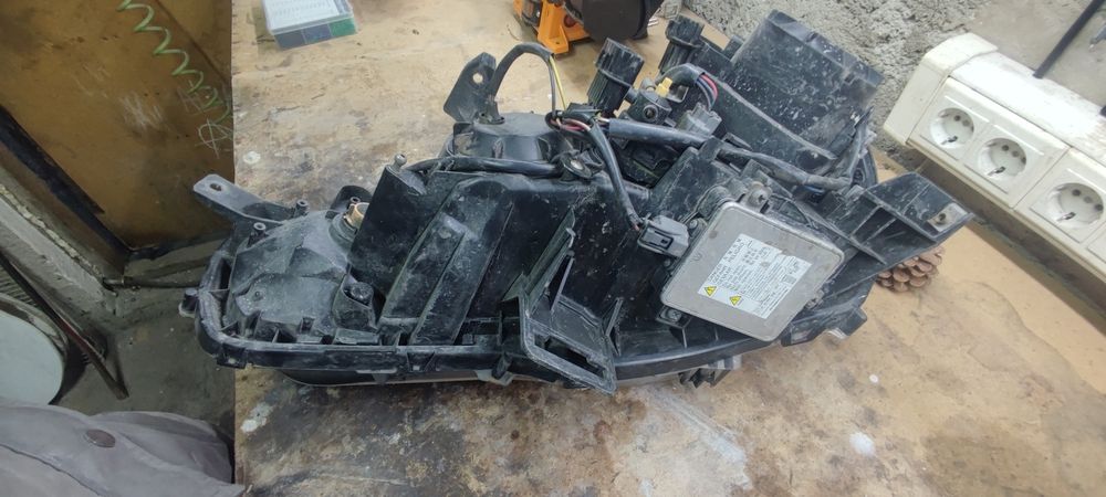 Фара Mitsubishi Outlander