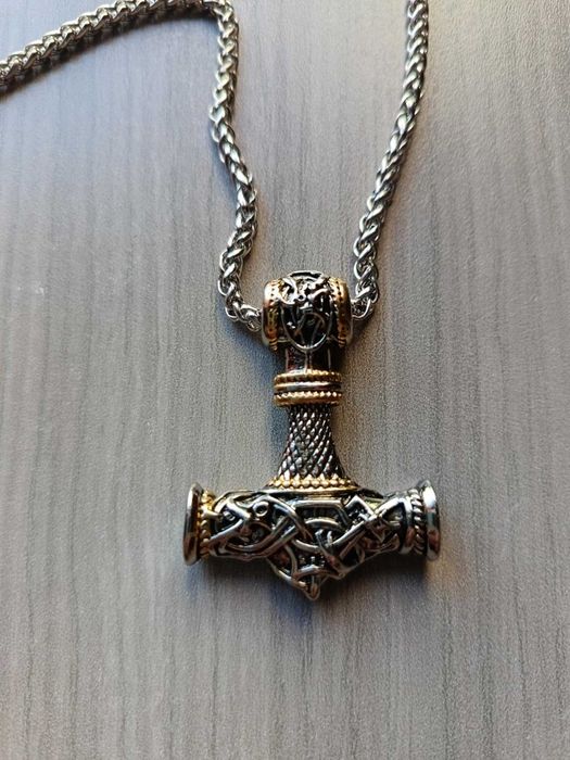 Медальон Чукът на Тор енергиен амулет и талисман