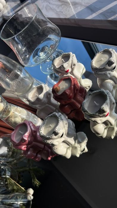 Свечи в вазочке девушка