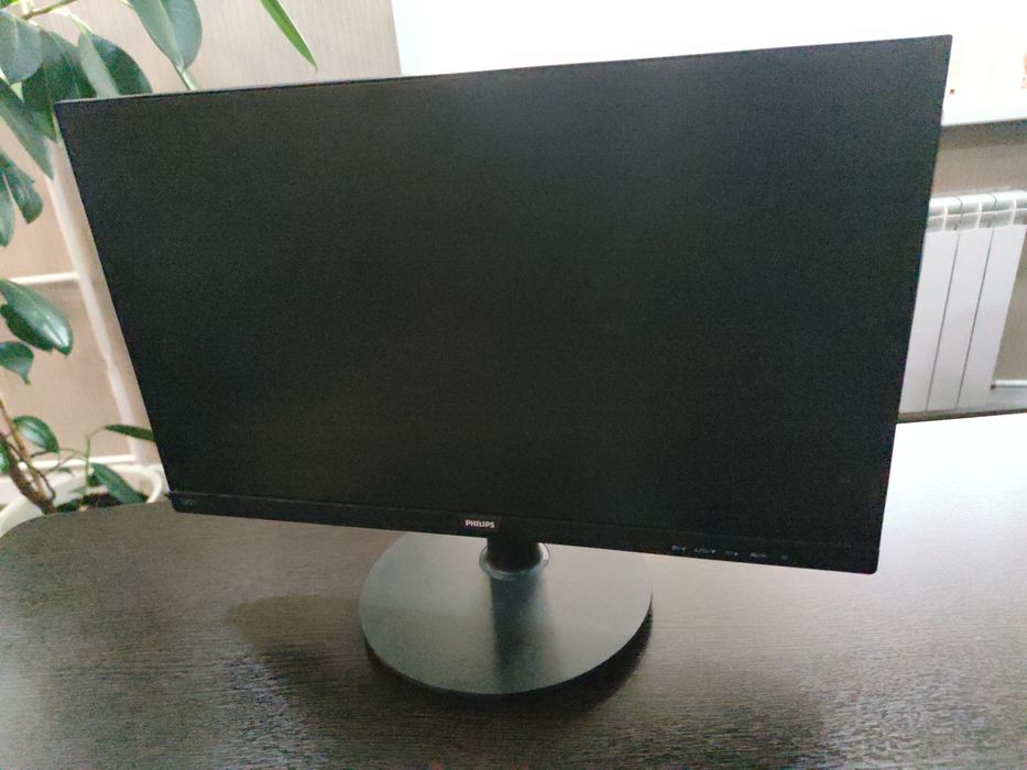 Мини компьютер и экраны