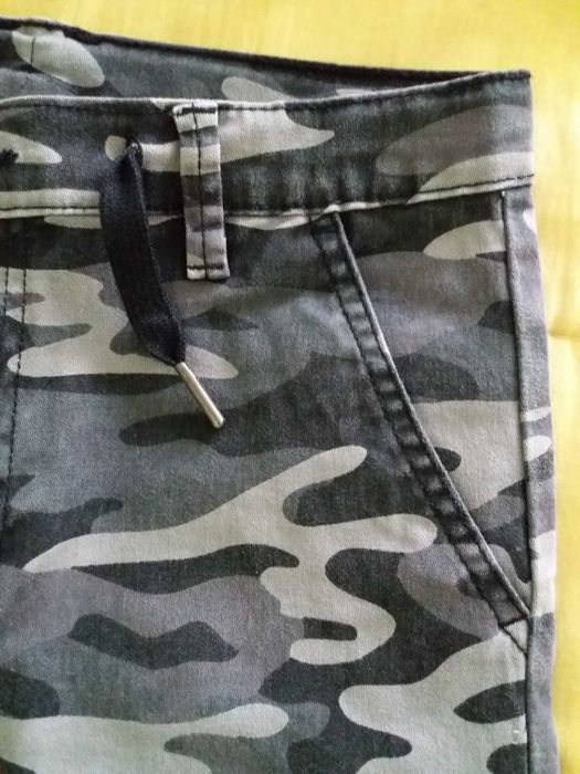 Панталон / дънков-карго, чисто нов и Анцунг - долница !