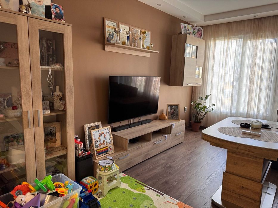 Продава се Тристаен апартамент в София, 7-ми 11-ти километър - 90 кв.м за 2612 €/кв.м - Снимка #1