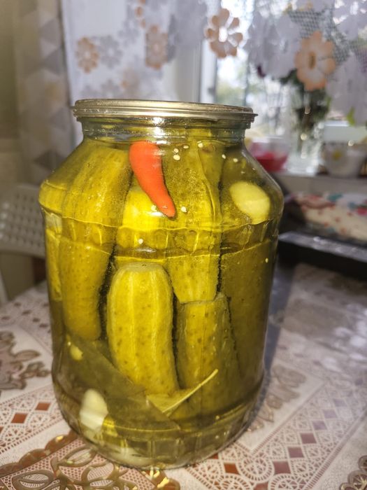 Соленые огурцы .
