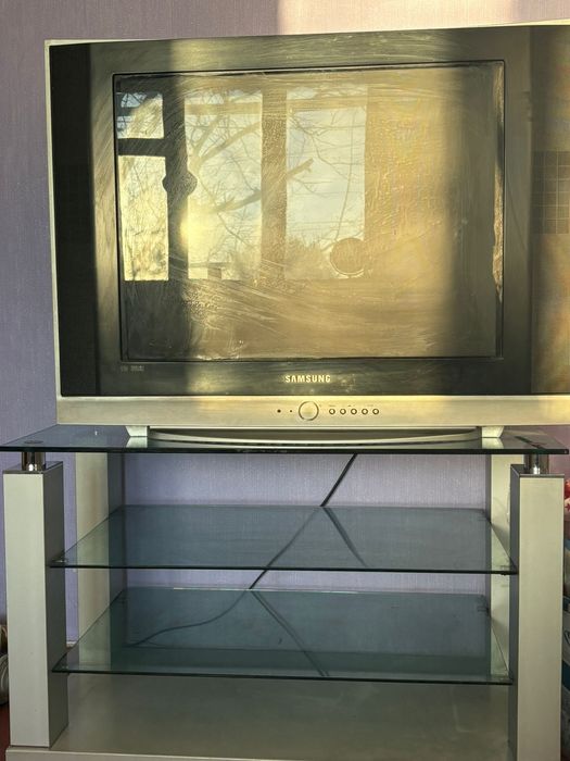 Телевизор с полкой