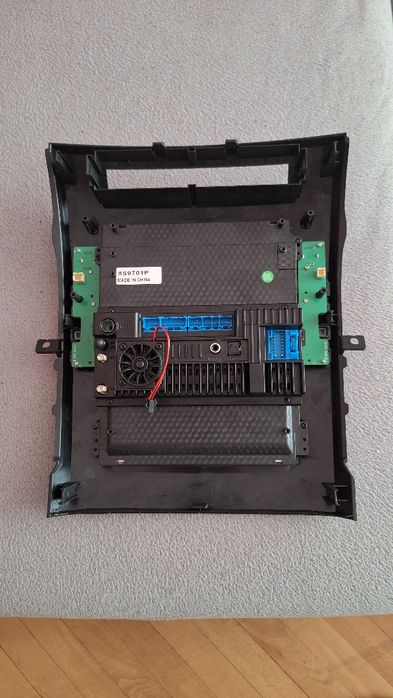 Мултимедия стил Тесла за Тойота