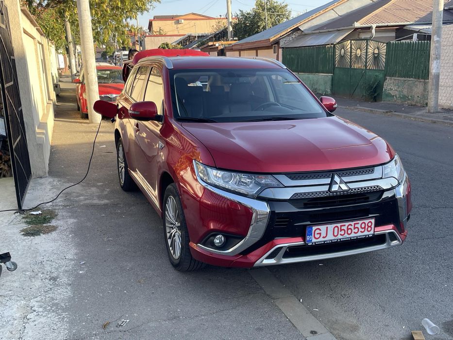 Mitsubishi Outlander 2021 | Hibrid | 4WD | Automat | 50.000 km