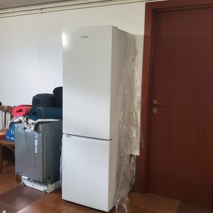 Combina frigorifica Gorenje noua, capacitate 264 l.