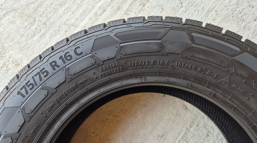 O bucată 175/75 R16C M+S iarnă - una Continental