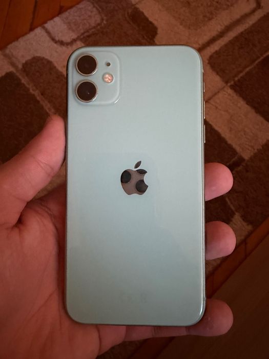 Продавам Iphone 11 128GB