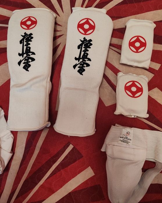 Продам детский комплект для каратэ