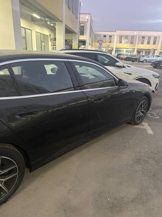BMW i5 40L 2025 yil