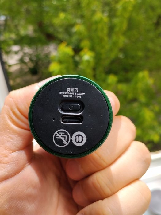 Мини электробритва.