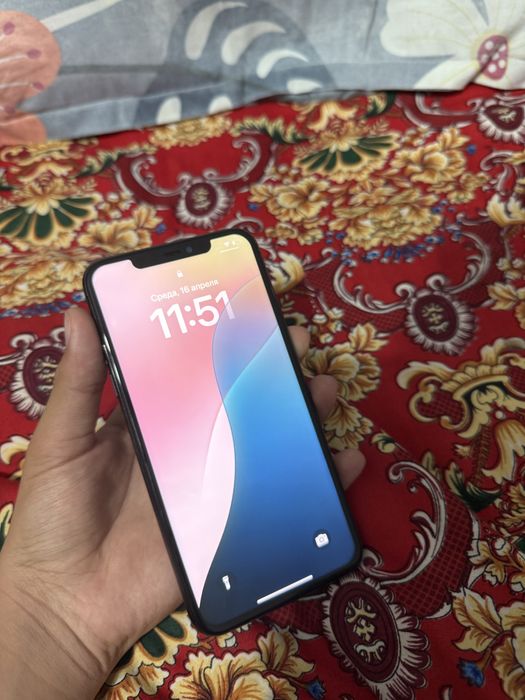 Продам айфон11 про макс на 256гб