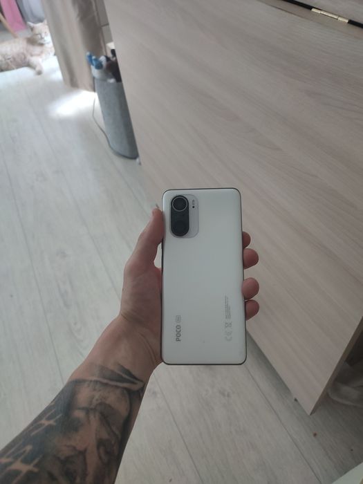 Продам телефон поко