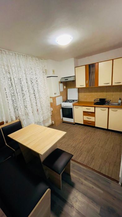 PF închiriez apartament cu 3 camere zona Soarelui