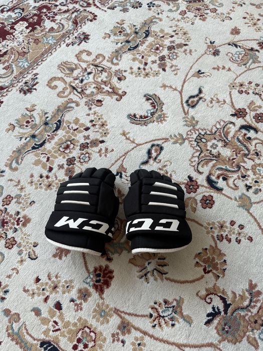 Продаю хоккейную экипировку