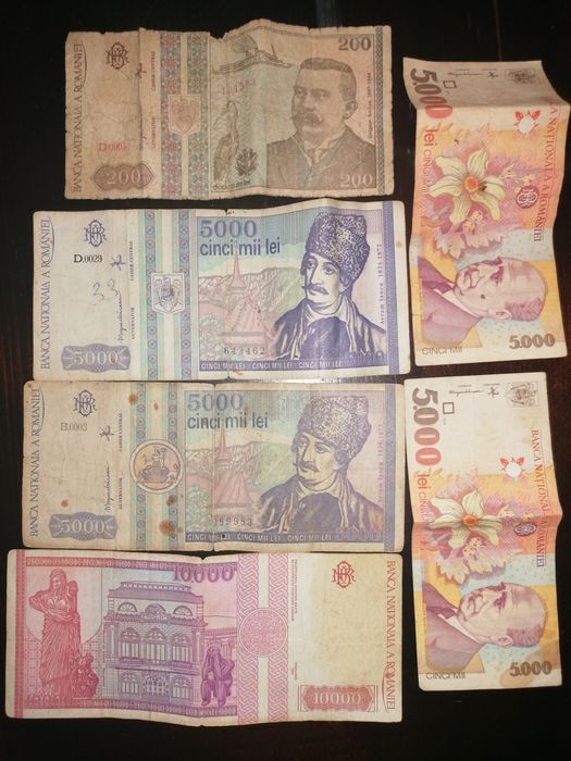 Bagnote vechi pentru colecție.
