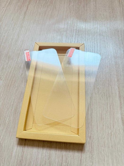 Huse din silicon cu gravura din lemn + 2 folii de protectie