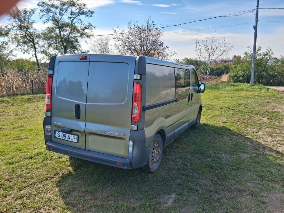 Vând Opel Vivaro