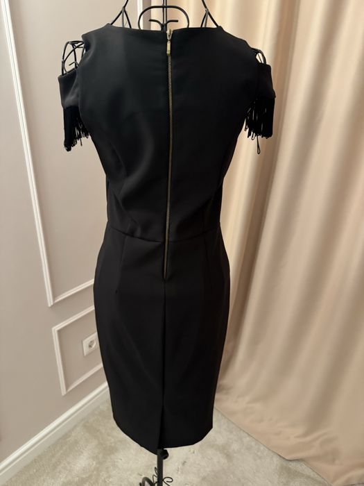 Елегантна черна рокля