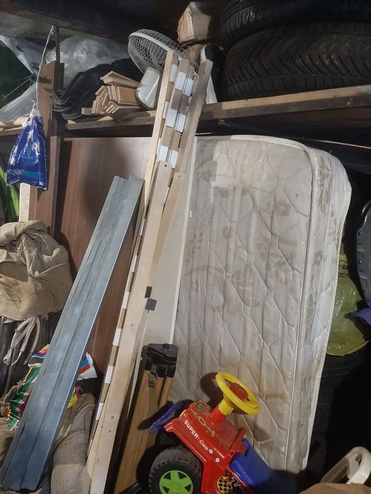 Кровать большая с матрасом