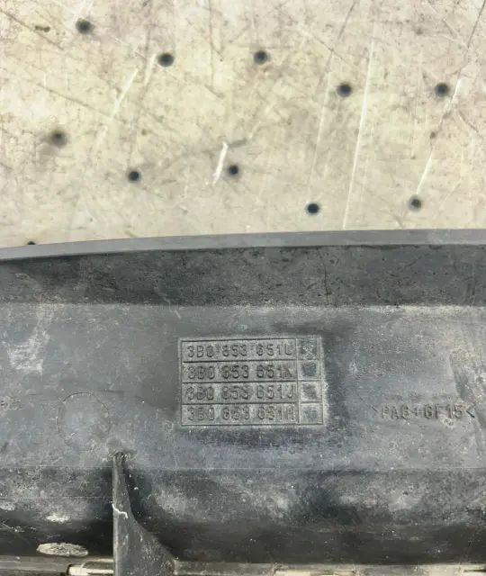 Grila radiator 3B0853651L Volkswagen VW Passat 2002 1.6 MT (102 hp)