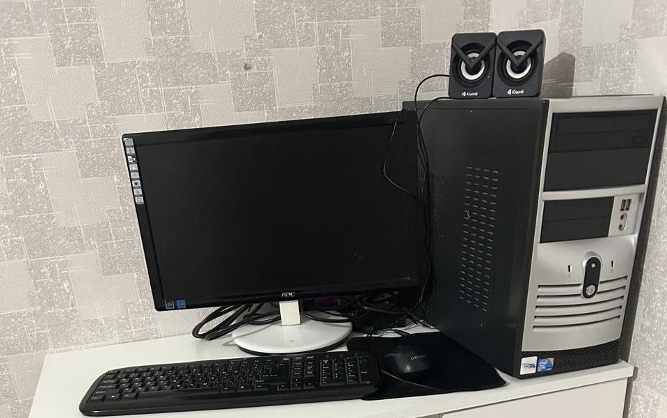 Компьютер сатылады жұмыс жасап тұр