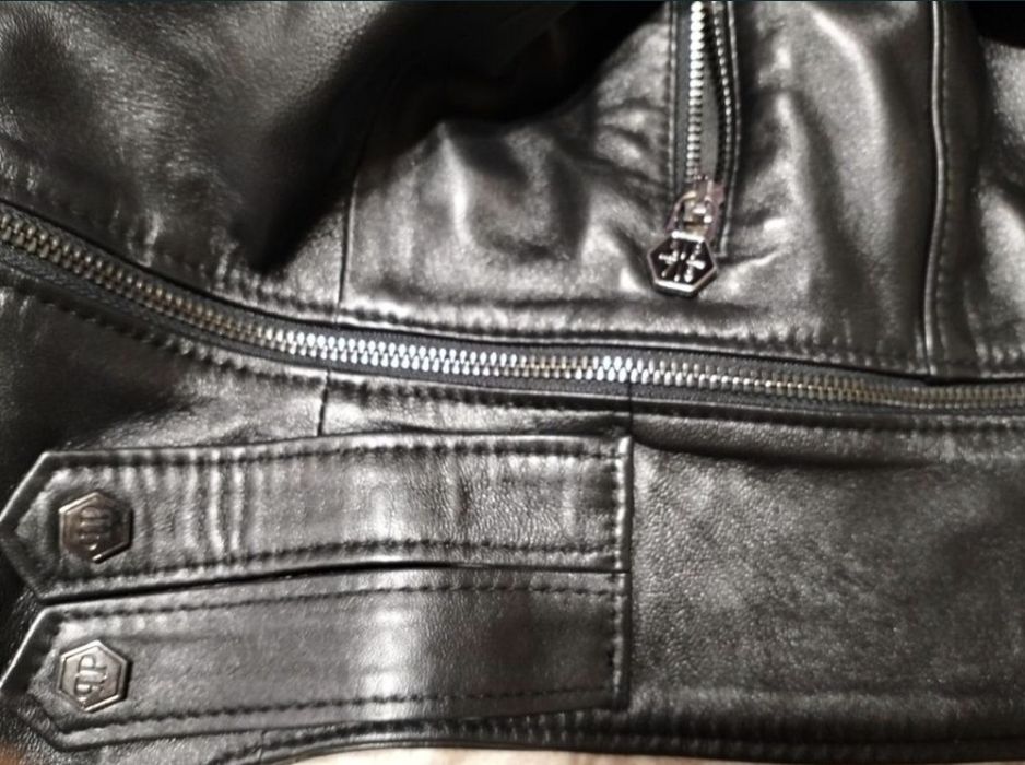 Geaca piele cu guler detașabil blana de vulpe. Philipp Plein mărimea L