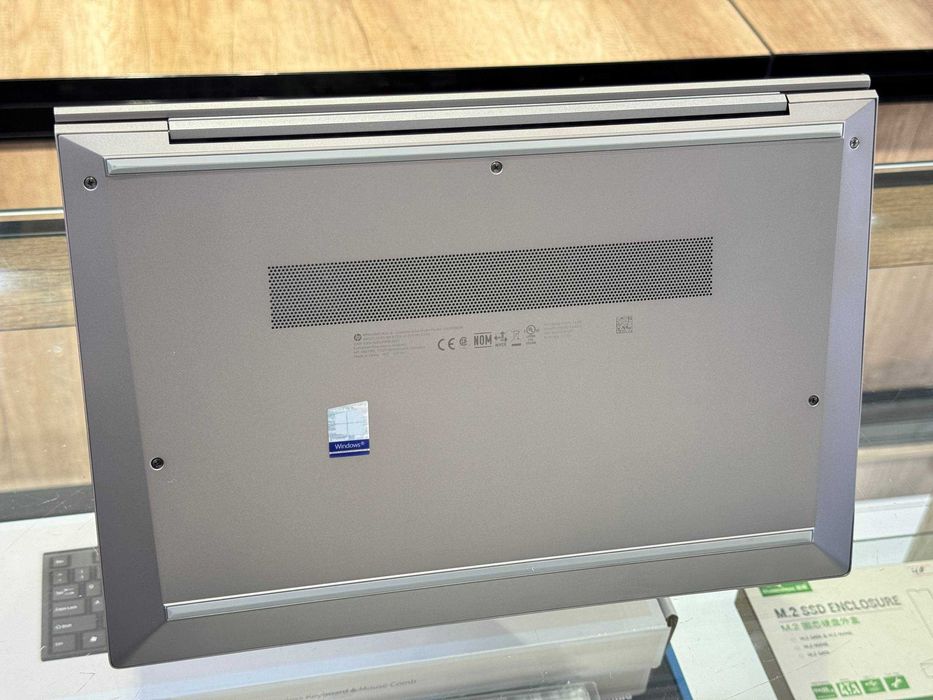 HP ZBook Firefly 14 G8 Core i7-1185G7 ram 8 ssd 256